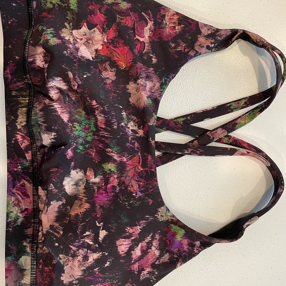 Multicolored sports bra.